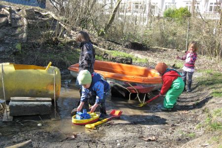 Die chliine Holzwürm in Aktion